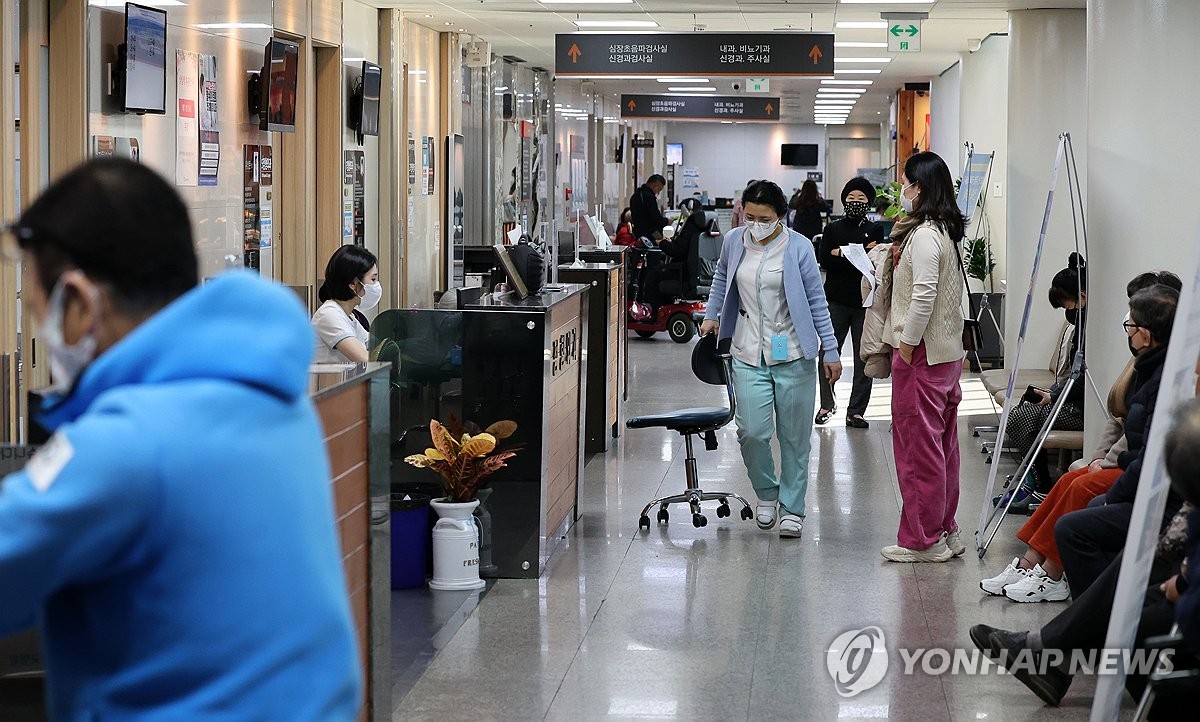 여성단체 "위급환자 버리는 의사들 실망…환자 곁으로 돌아오길"