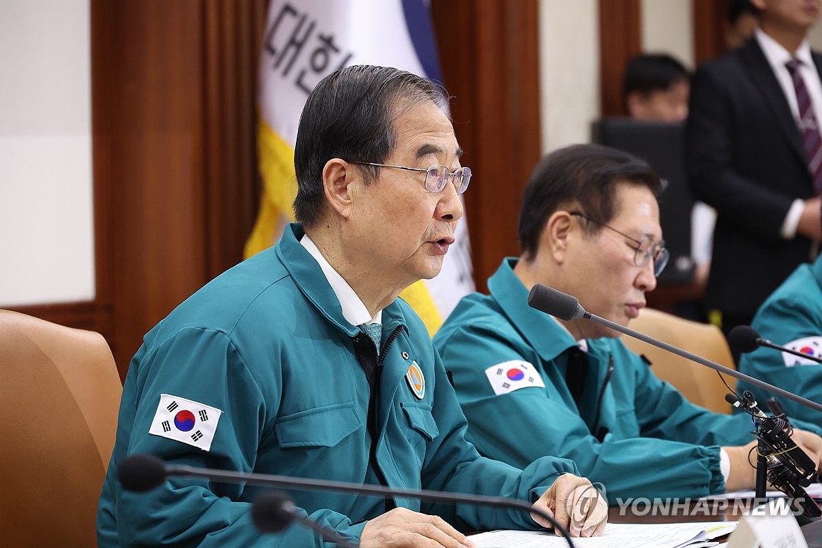 한총리 "환자 떠나는 의사 용납안돼…"내일까지 복귀시 책임 안물어"