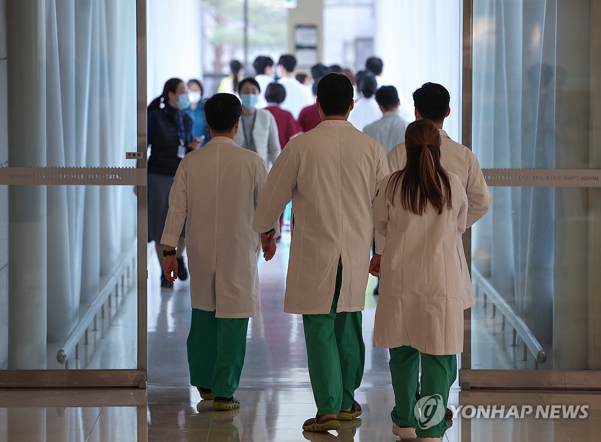 전공의 대여섯명뿐…정부 '허심탄회 만남' 제안했지만 '썰렁'