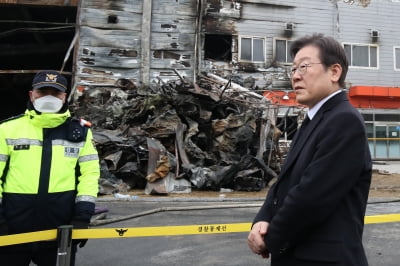 이재명 "온라인카지노관도 안전한 나라 돼야"…순직 온라인카지노관 조문