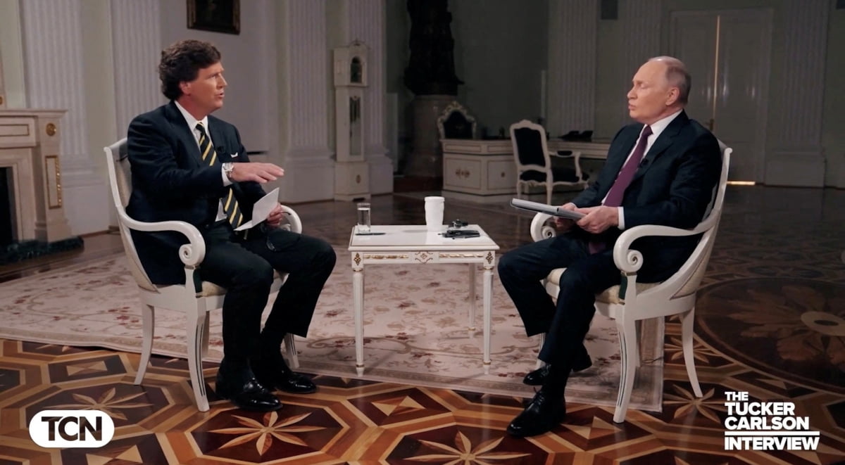 터커 칼슨 전 폭스뉴스 앵커와의 인터뷰에서 푸틴 대통령이 "협상을 통해 우크라이나 분쟁을 해결하길 원한다"고 밝혔다./사진=REUTERS