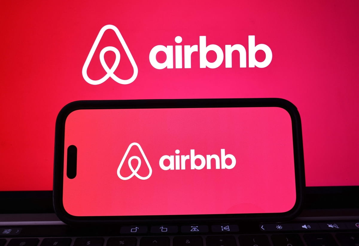 Airbnb Surprises with 17% Revenue Surge in Q4