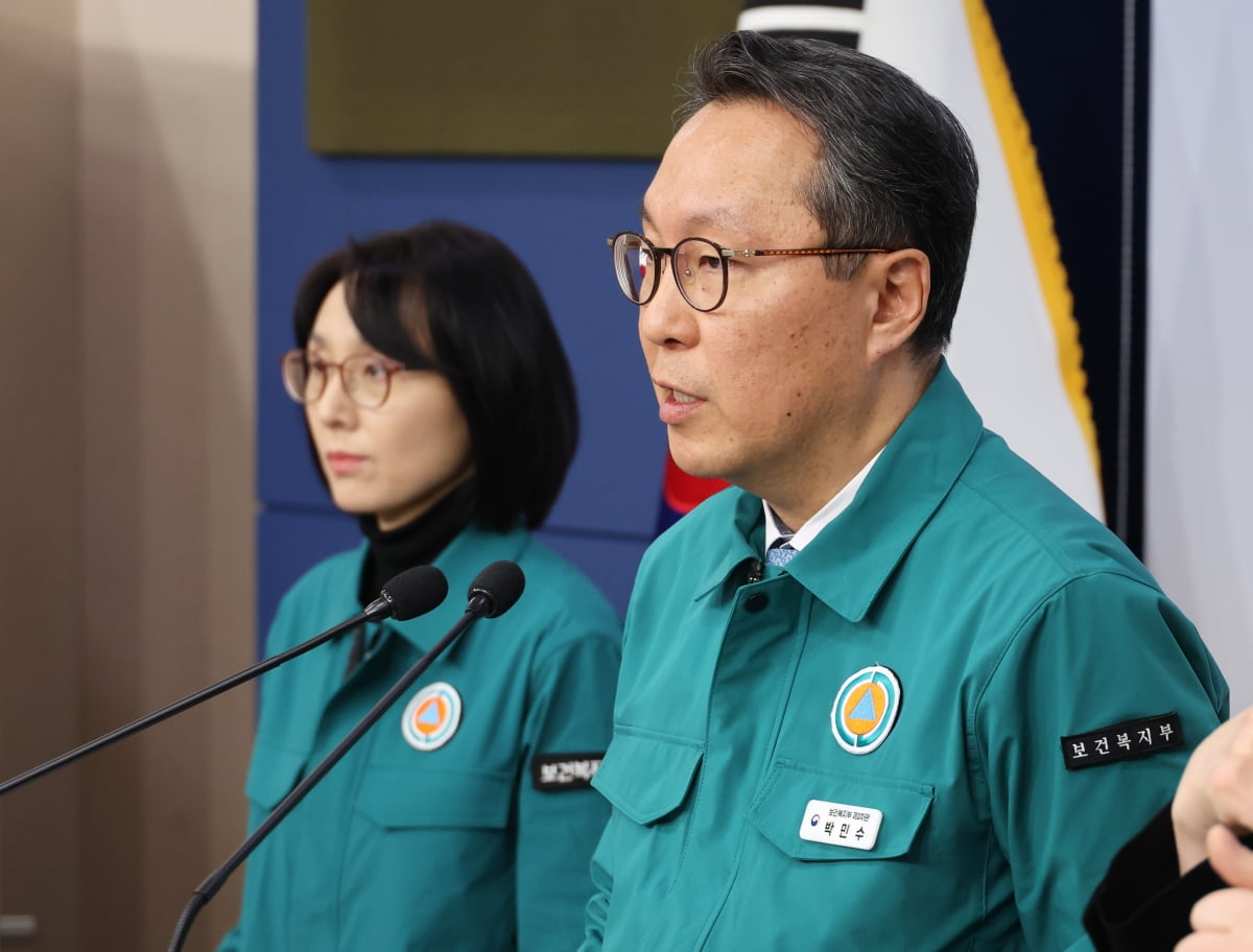 박민수 보건복지부 2차관이 15일 오전 정부서울청사에서 의사 집단행동 중앙사고수습본부 정례 브리핑을 하고 있다. 사진=연합뉴스