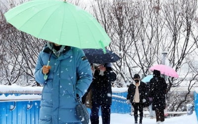 전국 대부분 눈·비…낮부터 다시 '쌀쌀'