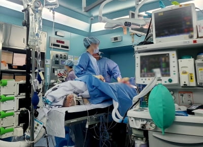 "33시간째 응급수술"…전공의 공백 속 지쳐가는 의료진