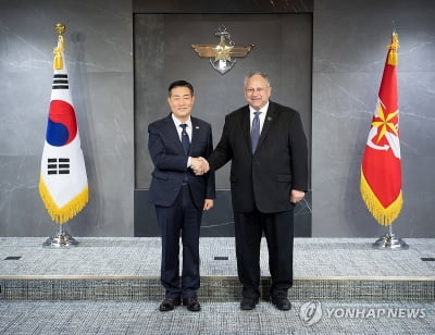 美해군장관, 韓조선소 방문한다…"조선업이 강한 해군력 뒷받침"