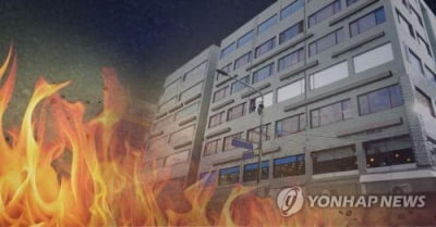 수원 상가 건물서 불…30대 남성 사망(종합)