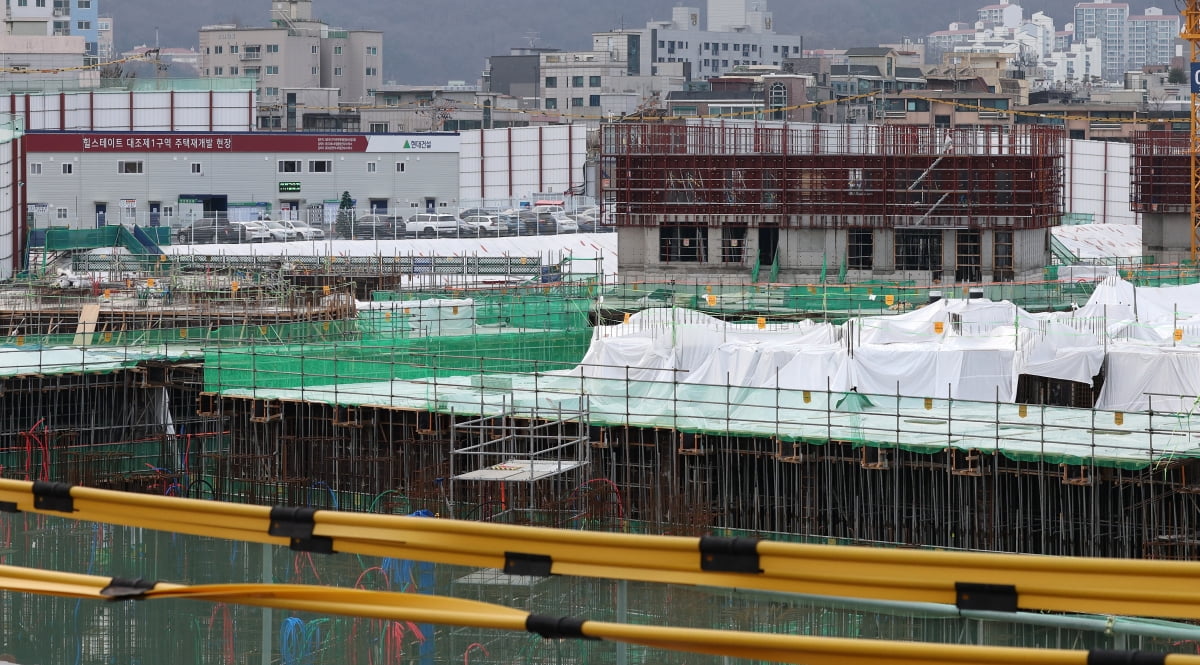 공사비 분쟁으로 공사가 전면 중단된 서울 재개발 사업장 모습. 사진=뉴스1