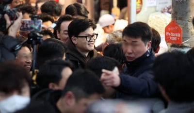 스타벅스 커피 얼마길래…한동훈 '서민' 발언에 관심 폭발