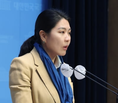 "35세 전문의 연봉이 4억?"…의사 출신 신현영, 급여 공개