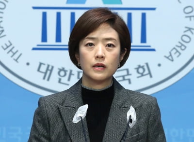 "민주당, 가장 큰 위기"…고민정, 최고위원직 던졌다
