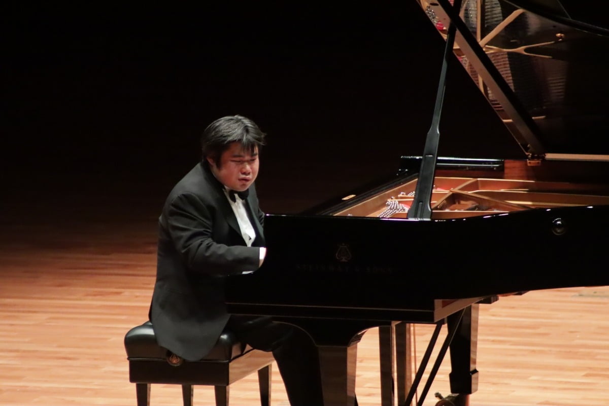 피아니스트 츠지이 노부유키가 지난 3일 서울 예술의전당에서 연주하고 있다. 마스트미디어 제공