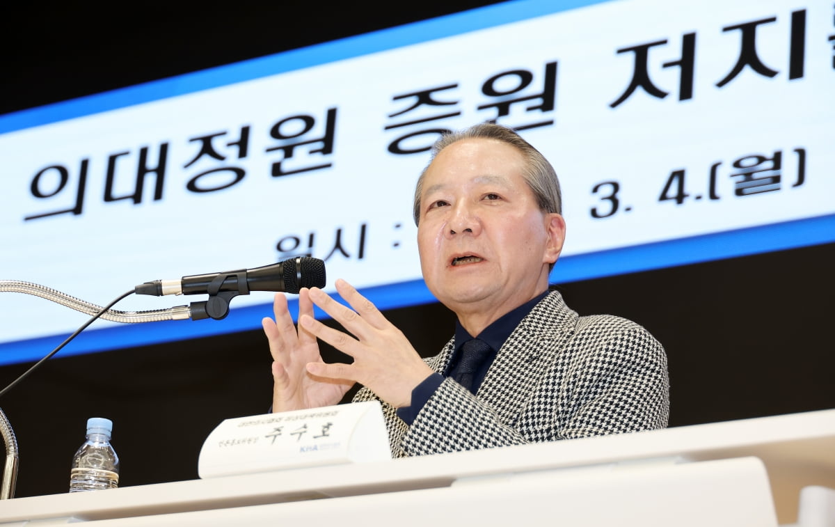 [포토] 정례브리핑 하는 주수호 대한의사협회 비대위 홍보위원장 