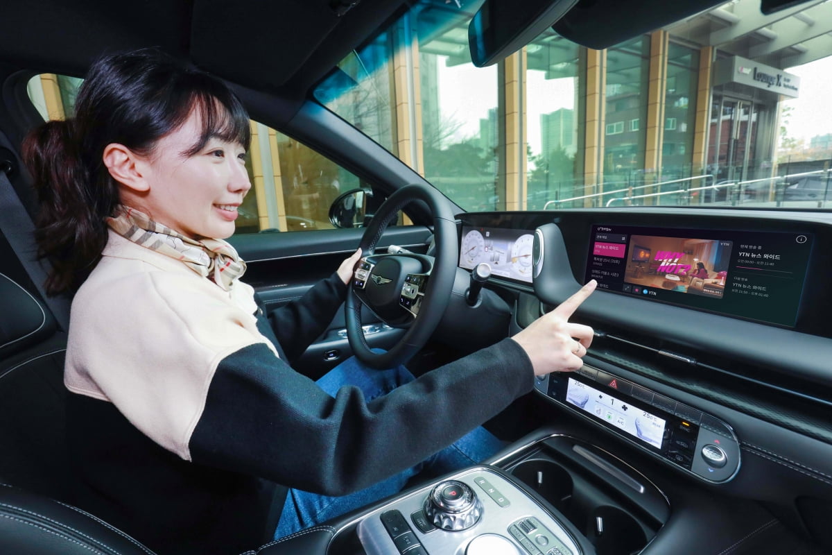 LG유플러스가 영상 스트리밍 서비스인 ‘유플러스 모바일tv’를 차량 제네시스 시리즈에 출시했다고 4일 발표했다. LG유플러스 제공