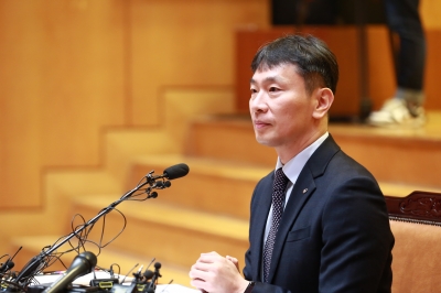 이복현 "홍콩ELS, 일괄 배상 없다…분담 기준안 11일 발표"