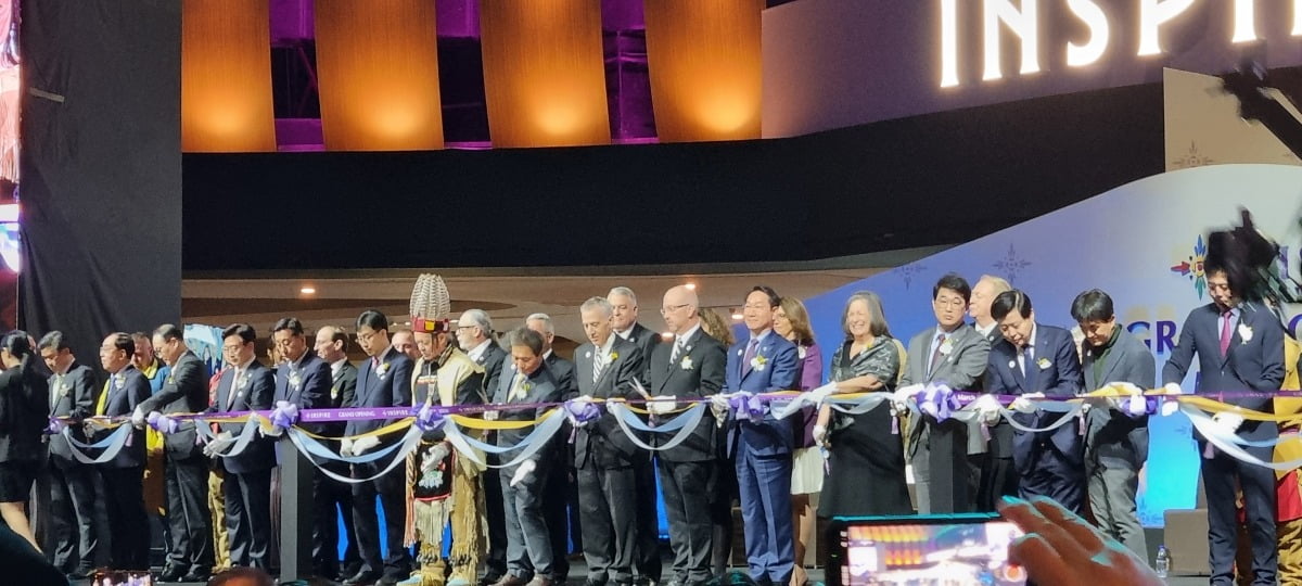 동북아시아 최대 규모 엔터테인먼트 복합 리조트를 목표로 지난달 30일 임시 개장(소프트 오픈)한 모히건 인스파이어(이하 인스파이어)가 5일 정식 개장(그랜드 오픈)했다.  사진=오정민 한경닷컴 기자