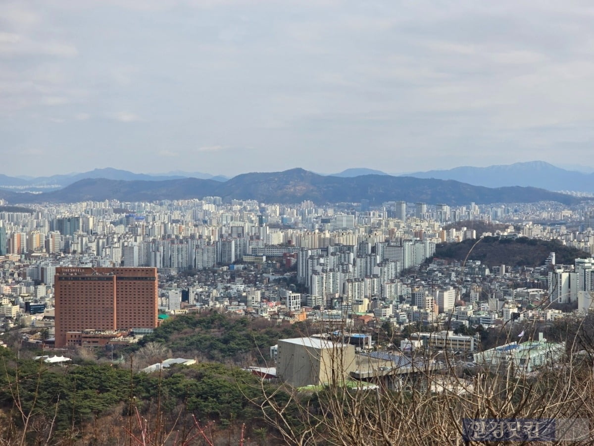 서울 남산 전망대에서 바라본 서울 아파트 전경. 사진=이송렬 기자. 