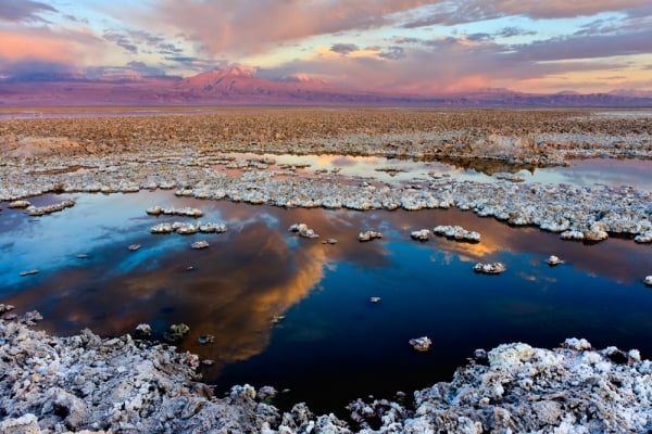 칠레 아타카마 사막의 소금 호수 /한경DB