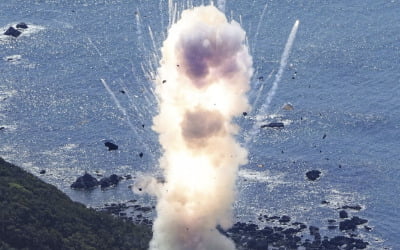 일본 열도 '충격'…대포 개발史 떠오르는 로켓 발사 [김동욱의 역사책 읽기]