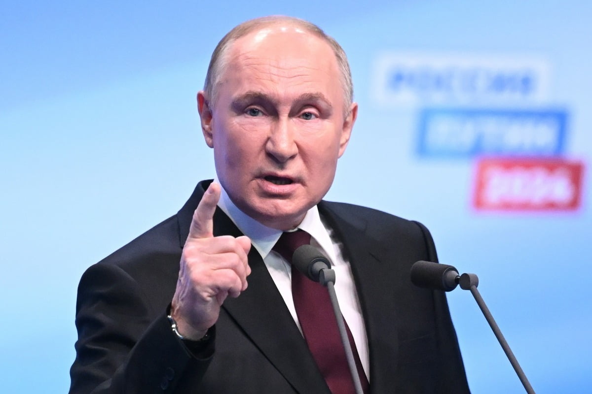 블라디미르 푸틴 러시아 대통령이 18일 러시아 모스크바의 선거본부에서  승리 연설하고 있다. EPA