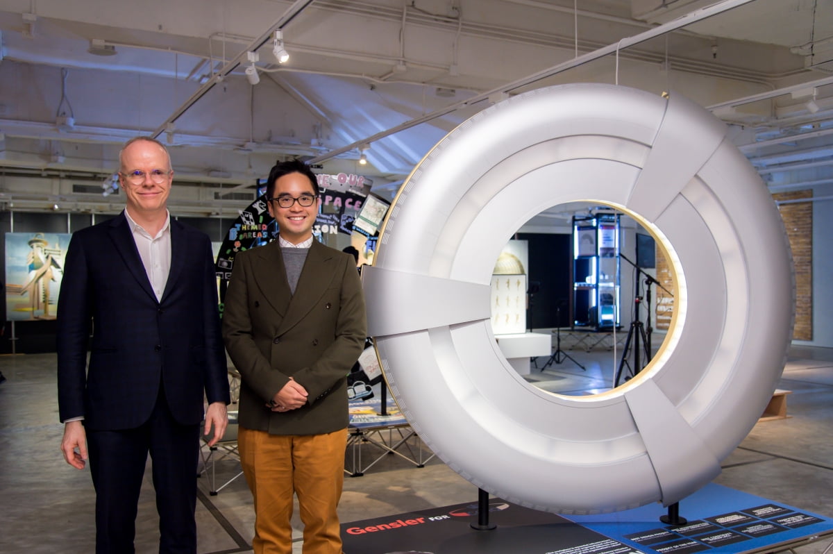 Hans Ulrich-Obrist and Adrian Cheng, HACK SPACE, K11 Art Foundation Pop-up Space, Hong Kong, China
