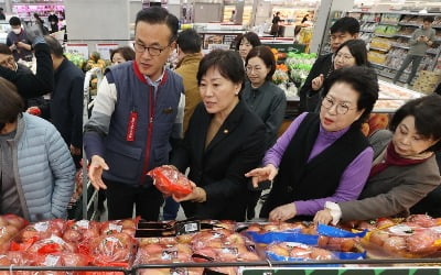 육거리전통시장 찾은 송미령 장관…할인지원 사업 점검