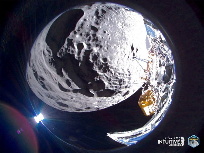 최초의 민간 달 착륙선 오디세우가 촬영한 달의 쇰베르거 분화구 모습 / 사진=인튜이티브머신스