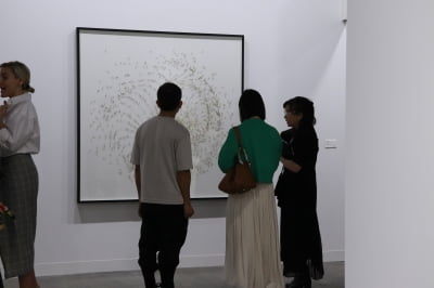글로벌 미술시장 '풍향계' 아트바젤 홍콩 2024 개막…초반 분위기는 '한산'