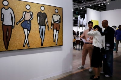 글로벌 미술시장 '풍향계' 아트바젤 홍콩, 첫날 판매실적도 공개 못한 까닭은?