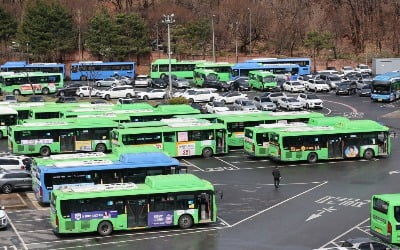 서울 버스 12년 만의 파업…'곧 도착 없음' 출근길 대혼란