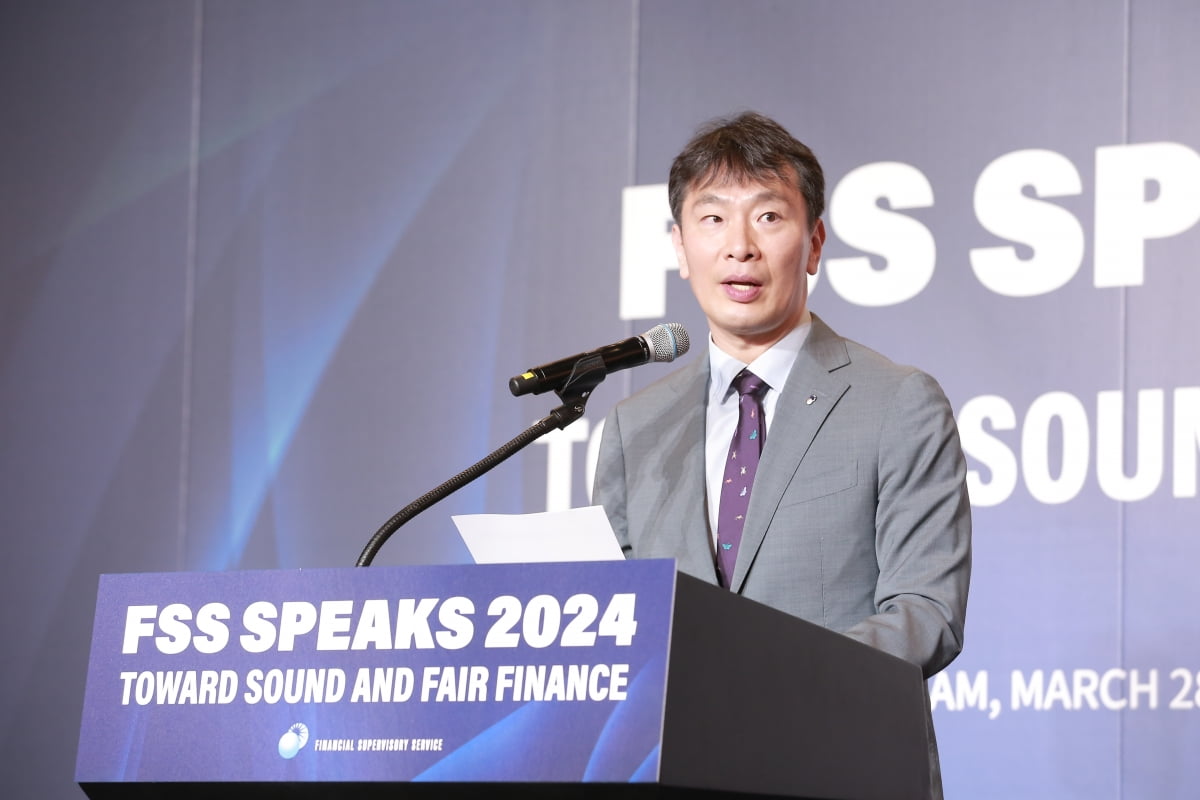 이복현 금융감독원장이 28일 한국경제인협회 콘퍼런스홀에서 열린 'FSS 스픽스 2024'에서 환영사를 하고 있다. /금감원 제공