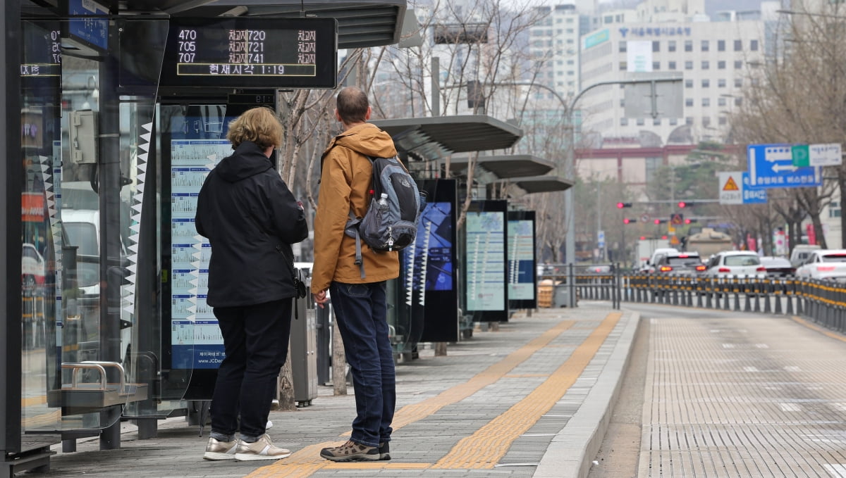 [포토] 기다림···서울 버스 파업