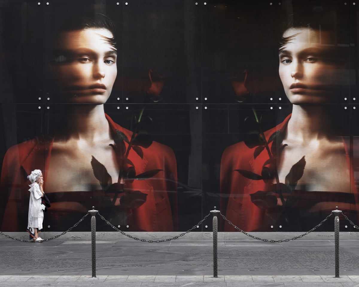 예술이 된 ‘컬러 포토그라피’…이태원 찾은 현대사진 거장의 필름