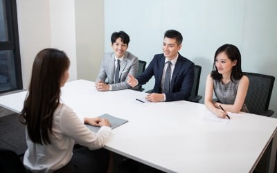 면접 분위기 왜 이래…"결혼 계획 있냐?" 황당 질문 '여전' [이슈+]