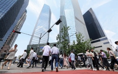 한국 사회 최대 리스크는…MZ세대 '개인정보'·시니어 '신종 질병'