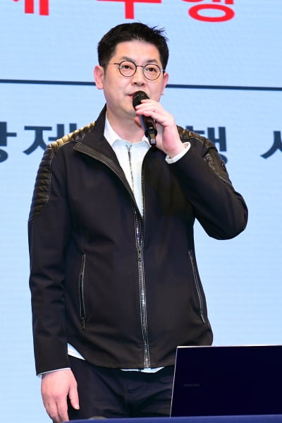 [포토] '오메가엑스 강제추행 사건' 입장 발표하는 황성우 대표