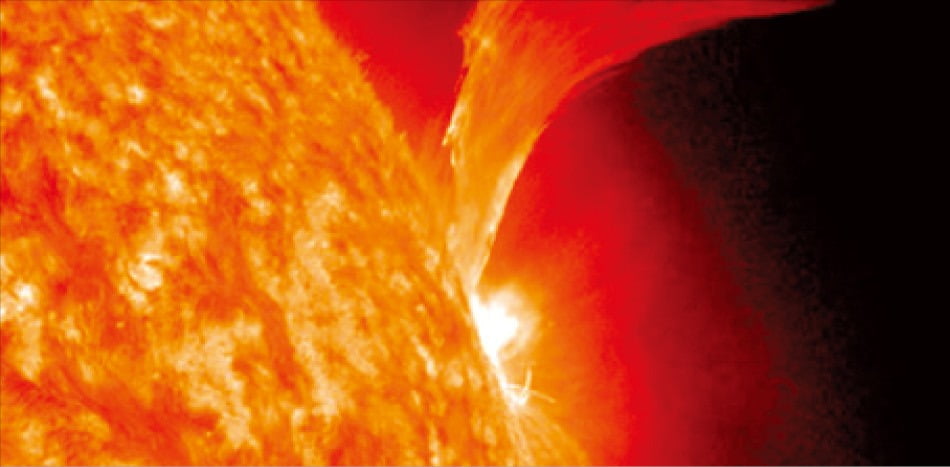 나사가 공개한 태양 표면의 폭발 모습.  한경DB 