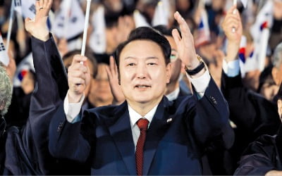 윤석열 대통령 "모든 독립운동 합당하게 평가…역사 독점 안돼"