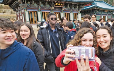 [포토] 진관사 찾은 하버드대 학생들 “불교 문화 배워요” 