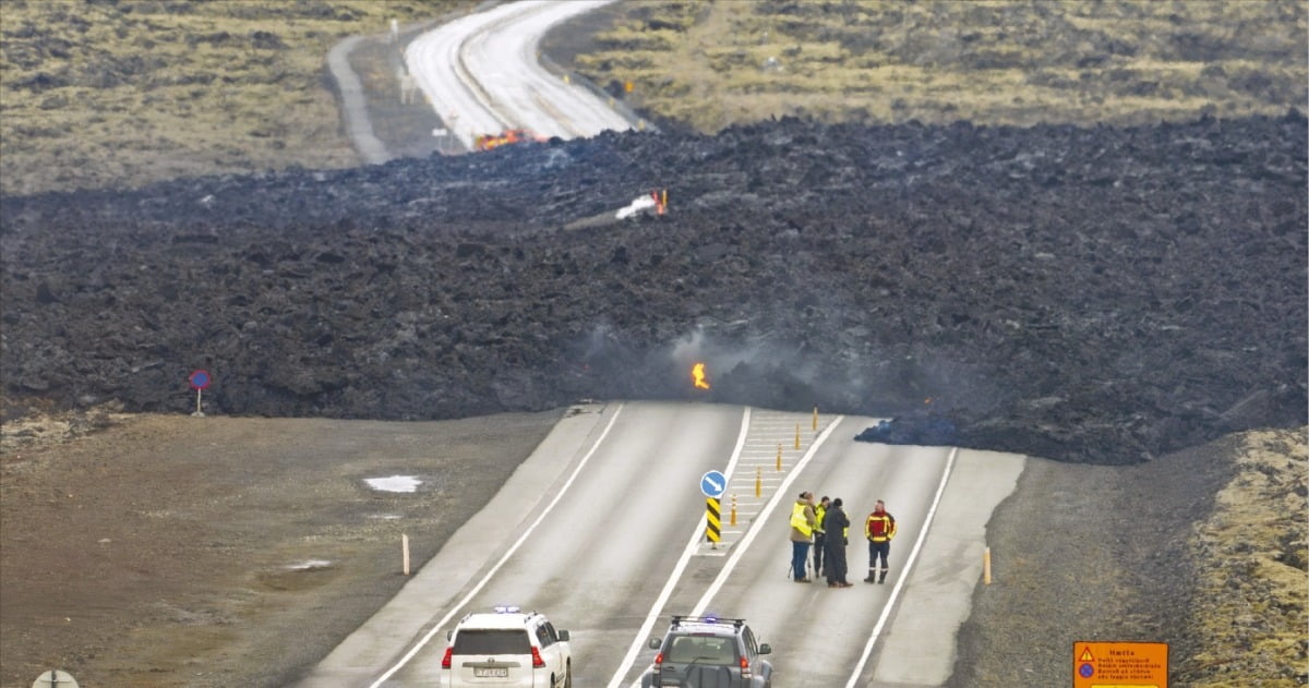 [포토] 용암에 막힌 아이슬란드 도로 