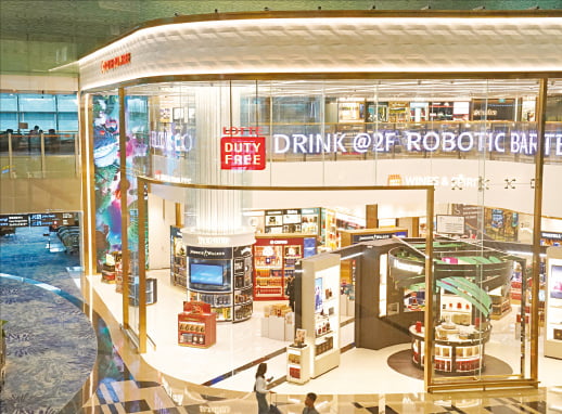롯데면세점, 싱가포르 창이공항 매장 개장…해외사업 확장