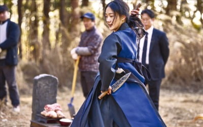 대중성·작품성 다 잡은 '파묘'…K오컬트 첫 1000만 영화 등극