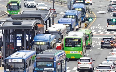'출근길 대란' 빚고…서울 버스 11시간 만에 파업 철회