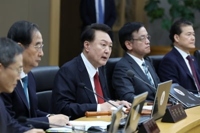 尹 “국민 생명 볼모로 불법적 집단행동한 의사에 엄중 대응”