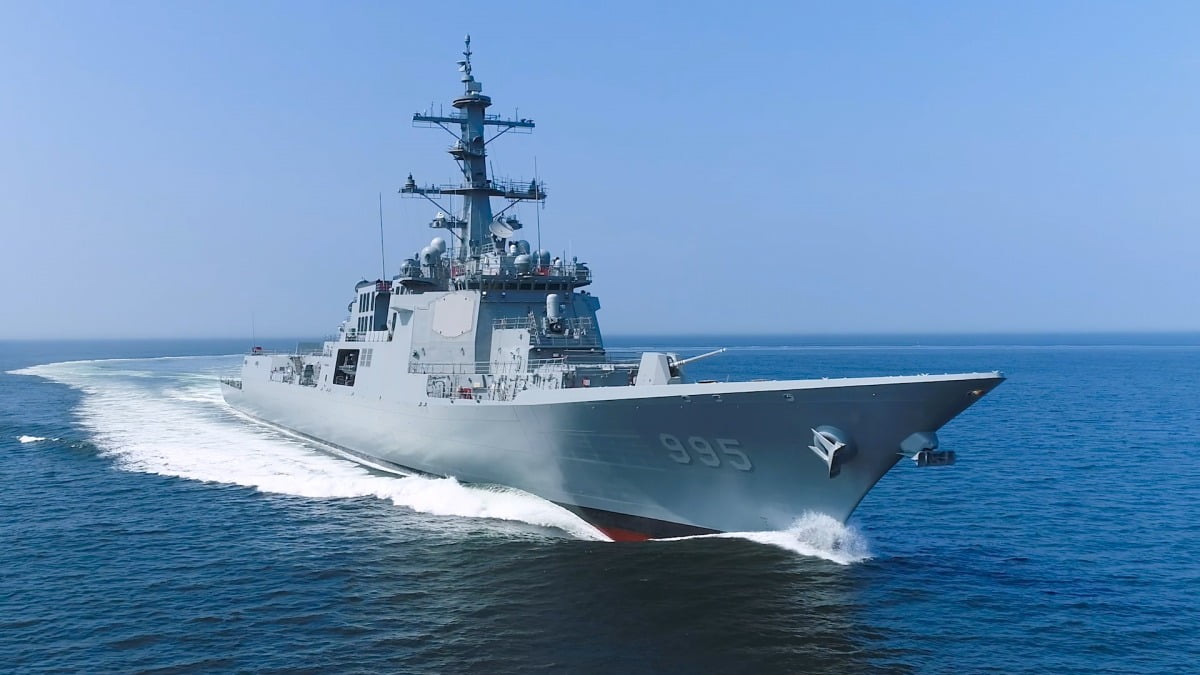 HD현대중공업이 건조해 2024년 말 해군에 인도 예정인 차세대 이지스 구축함(KDX-III Batch-II) 1번함 '정조대왕함'의 시운전 모습. 사진=HD현대중공업