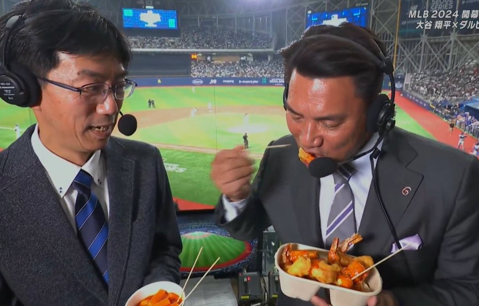 일본 NHK스포츠 중계진이 크림새우를 먹는 모습. 