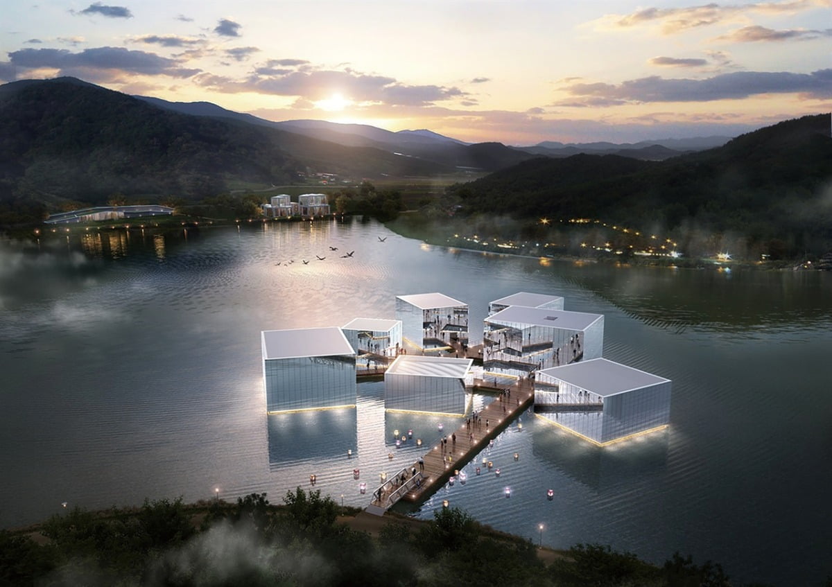 김환기의 고향인 전남 신안군 안좌도에는 미술관 오픈 준비가 한창이다. 특이하게도 물 위에 떠 있는 플로팅 뮤지엄(Floating Museum)이 콘셉트다. 올해 상반기 개관을 목표로 하고 있다. 