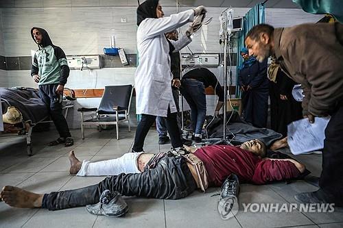 구호트럭 참사 증언…"총맞은 사람 식량까지 살려고 빼앗아"