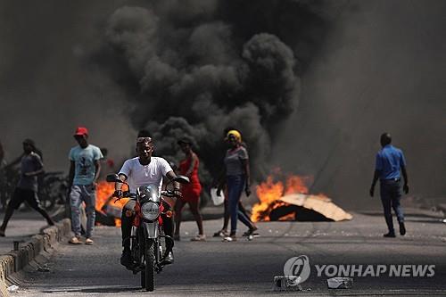 아이티 아비규환…폭력사태 악화에 수백명 교도소 탈옥