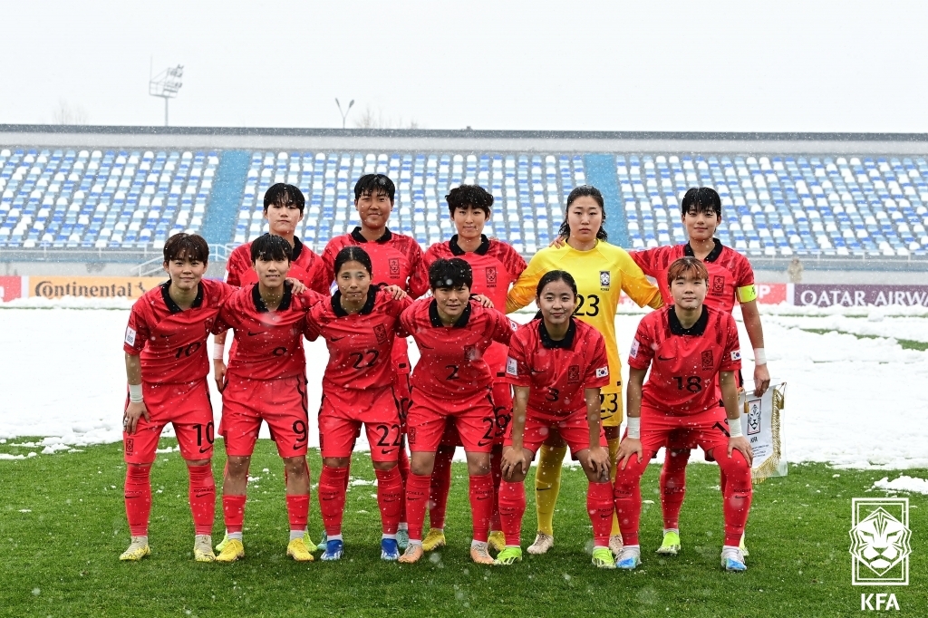 여자 U-20 축구대표팀, 폭설 속 아시안컵 첫 경기 호주에 역전패